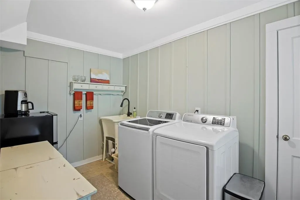 170 Johnson Ferry Road Nw, Sandy Springs, Georgia 30328, 3 Bedrooms Bedrooms, ,3 BathroomsBathrooms,Residential,Sold,170 Johnson Ferry Road Nw,6944405