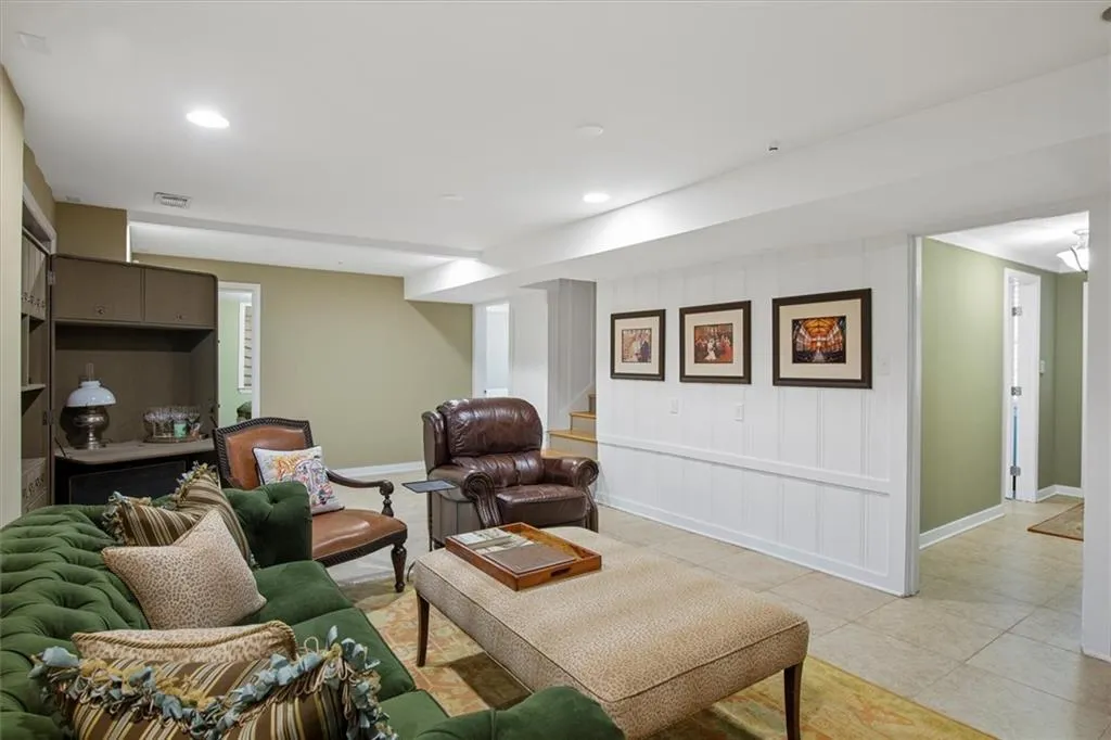 170 Johnson Ferry Road Nw, Sandy Springs, Georgia 30328, 3 Bedrooms Bedrooms, ,3 BathroomsBathrooms,Residential,Sold,170 Johnson Ferry Road Nw,6944405