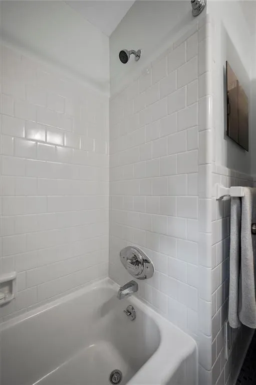 170 Johnson Ferry Road Nw, Sandy Springs, Georgia 30328, 3 Bedrooms Bedrooms, ,3 BathroomsBathrooms,Residential,Sold,170 Johnson Ferry Road Nw,6944405