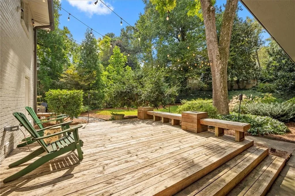 170 Johnson Ferry Road Nw, Sandy Springs, Georgia 30328, 3 Bedrooms Bedrooms, ,3 BathroomsBathrooms,Residential,Sold,170 Johnson Ferry Road Nw,6944405