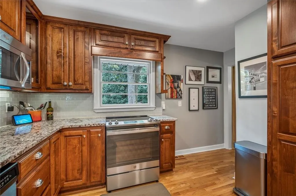 170 Johnson Ferry Road Nw, Sandy Springs, Georgia 30328, 3 Bedrooms Bedrooms, ,3 BathroomsBathrooms,Residential,Sold,170 Johnson Ferry Road Nw,6944405