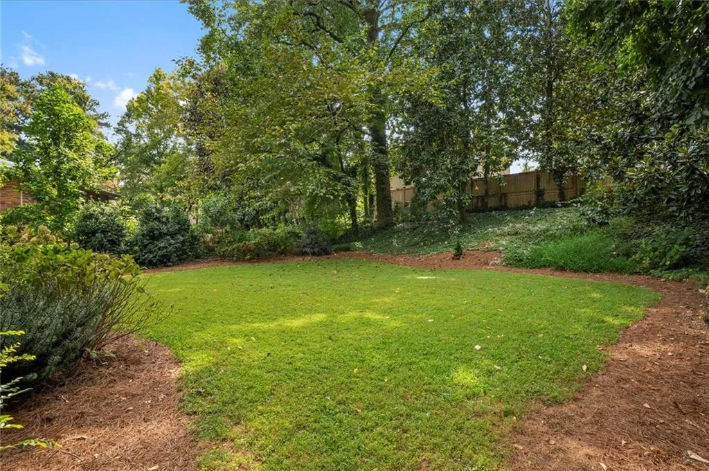 170 Johnson Ferry Road Nw, Sandy Springs, Georgia 30328, 3 Bedrooms Bedrooms, ,3 BathroomsBathrooms,Residential,Sold,170 Johnson Ferry Road Nw,6944405