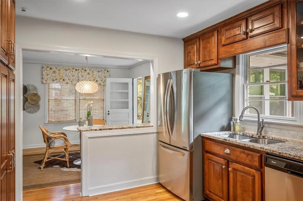 170 Johnson Ferry Road Nw, Sandy Springs, Georgia 30328, 3 Bedrooms Bedrooms, ,3 BathroomsBathrooms,Residential,Sold,170 Johnson Ferry Road Nw,6944405
