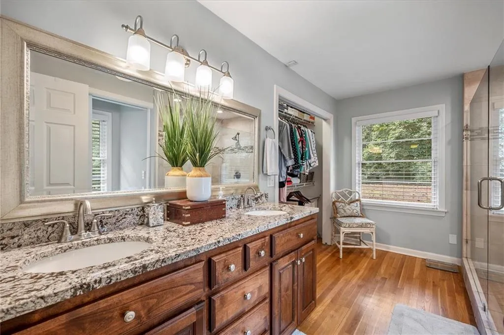 170 Johnson Ferry Road Nw, Sandy Springs, Georgia 30328, 3 Bedrooms Bedrooms, ,3 BathroomsBathrooms,Residential,Sold,170 Johnson Ferry Road Nw,6944405