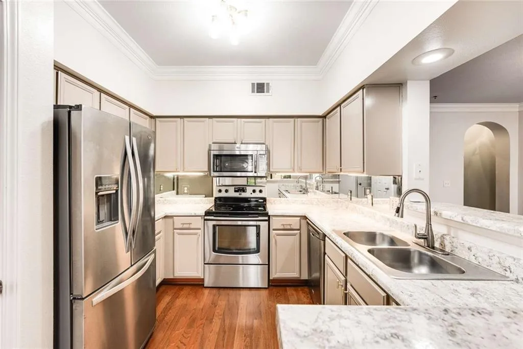 3777 Ne Peachtree Road Unit #1112, Brookhaven, Georgia 30319, 2 Bedrooms Bedrooms, ,2 BathroomsBathrooms,Residential,For Sale,3777 Ne Peachtree Road Unit #1112,7632640
