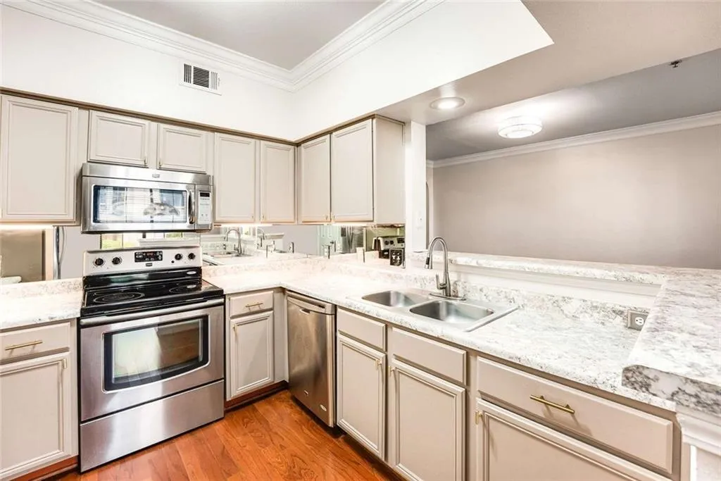 3777 Ne Peachtree Road Unit #1112, Brookhaven, Georgia 30319, 2 Bedrooms Bedrooms, ,2 BathroomsBathrooms,Residential,For Sale,3777 Ne Peachtree Road Unit #1112,7632640
