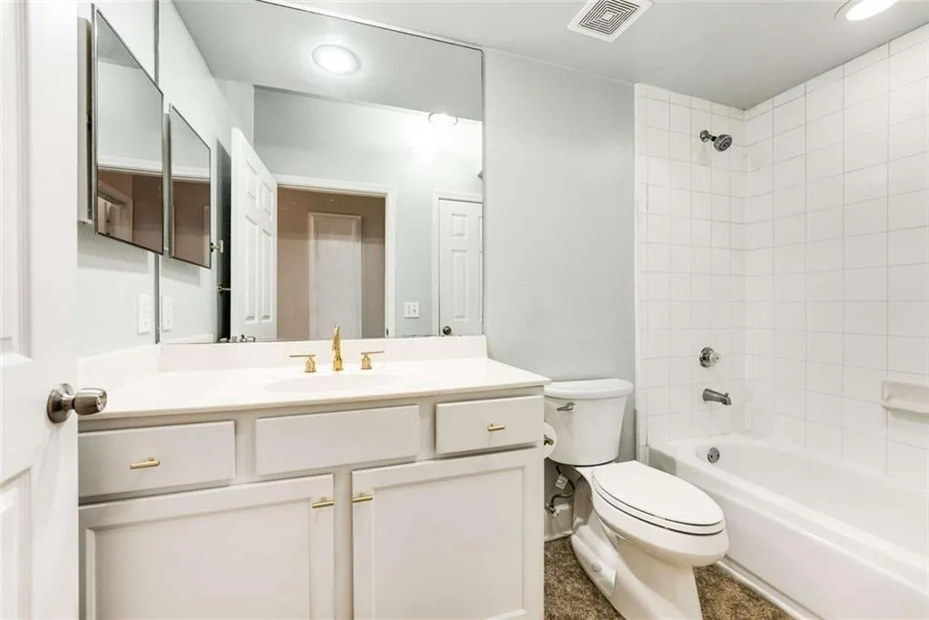 3777 Ne Peachtree Road Unit #1112, Brookhaven, Georgia 30319, 2 Bedrooms Bedrooms, ,2 BathroomsBathrooms,Residential,For Sale,3777 Ne Peachtree Road Unit #1112,7632640
