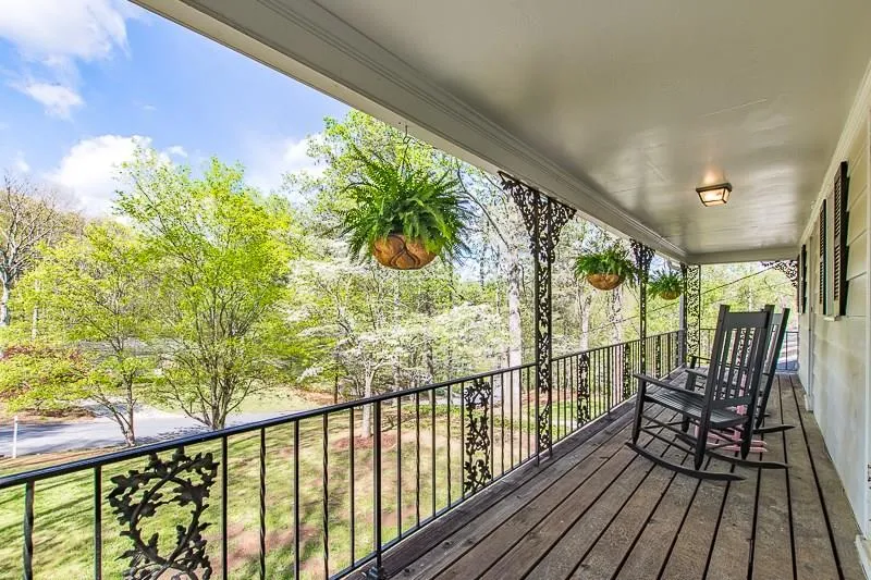 205 River Springs Drive, Sandy Springs, Georgia 30328, 4 Bedrooms Bedrooms, ,3 BathroomsBathrooms,Residential,Sold,205 River Springs Drive,5828848