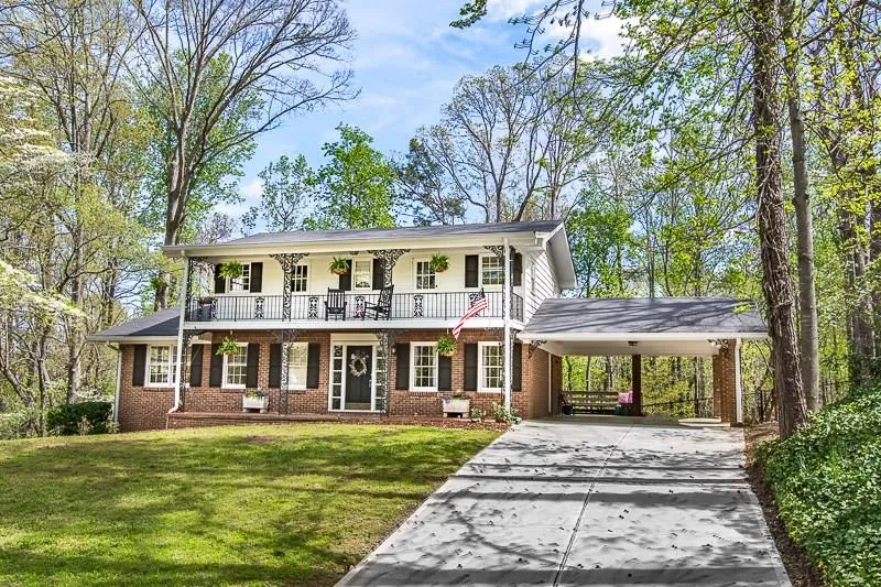 205 River Springs Drive, Sandy Springs, Georgia 30328, 4 Bedrooms Bedrooms, ,3 BathroomsBathrooms,Residential,Sold,205 River Springs Drive,5828848
