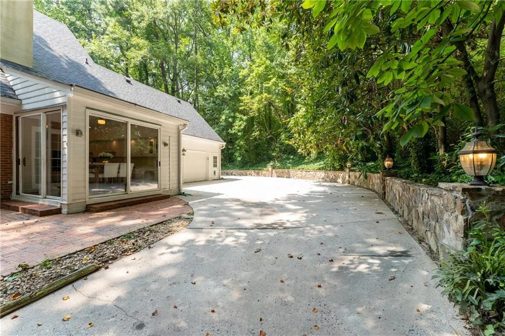 6767 Riverside Drive, Atlanta, Georgia 30328, 5 Bedrooms Bedrooms, ,4 BathroomsBathrooms,Residential,Sold,6767 Riverside Drive,6921099