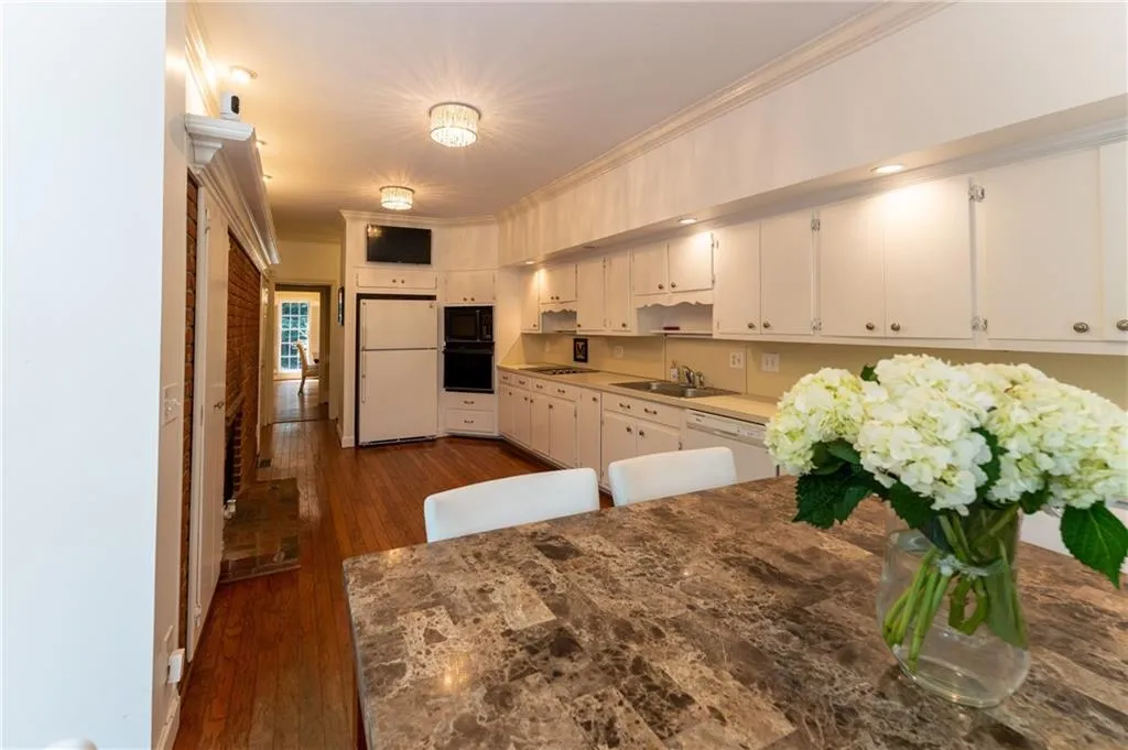 6767 Riverside Drive, Atlanta, Georgia 30328, 5 Bedrooms Bedrooms, ,4 BathroomsBathrooms,Residential,Sold,6767 Riverside Drive,6921099