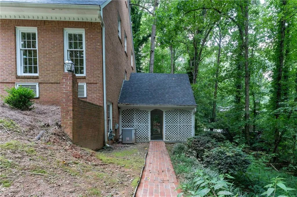 6767 Riverside Drive, Atlanta, Georgia 30328, 5 Bedrooms Bedrooms, ,4 BathroomsBathrooms,Residential,Sold,6767 Riverside Drive,6921099