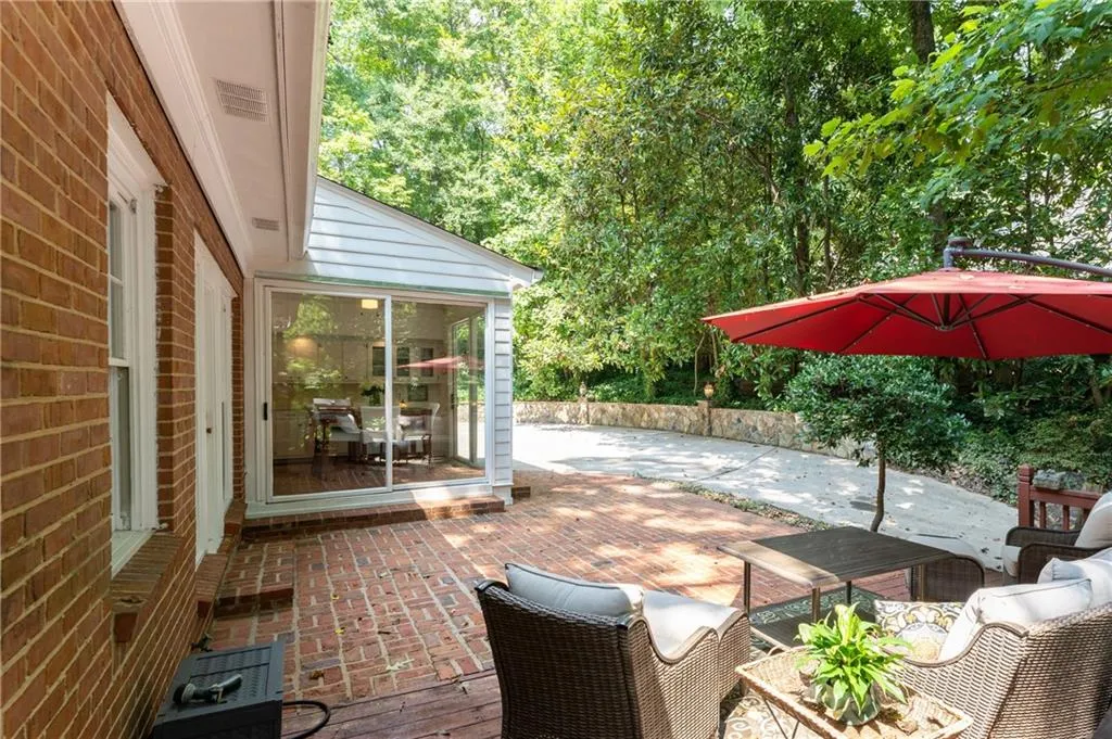 6767 Riverside Drive, Atlanta, Georgia 30328, 5 Bedrooms Bedrooms, ,4 BathroomsBathrooms,Residential,Sold,6767 Riverside Drive,6921099