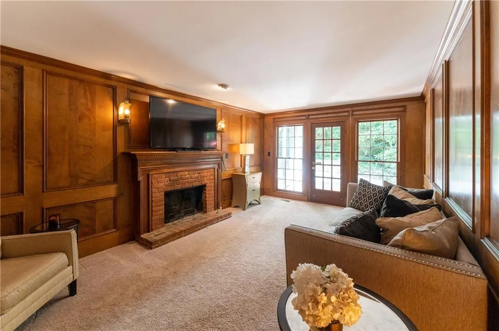 6767 Riverside Drive, Atlanta, Georgia 30328, 5 Bedrooms Bedrooms, ,4 BathroomsBathrooms,Residential,Sold,6767 Riverside Drive,6921099