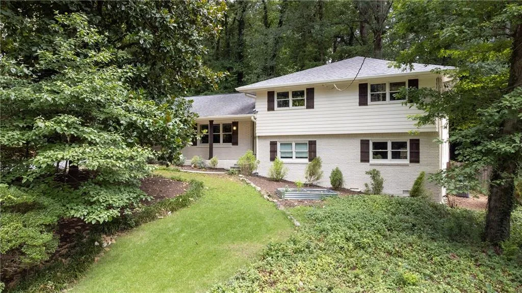 205 Glencourtney Drive, Sandy Springs, Georgia 30328, 4 Bedrooms Bedrooms, ,3 BathroomsBathrooms,Residential,For Sale,205 Glencourtney Drive,7547398
