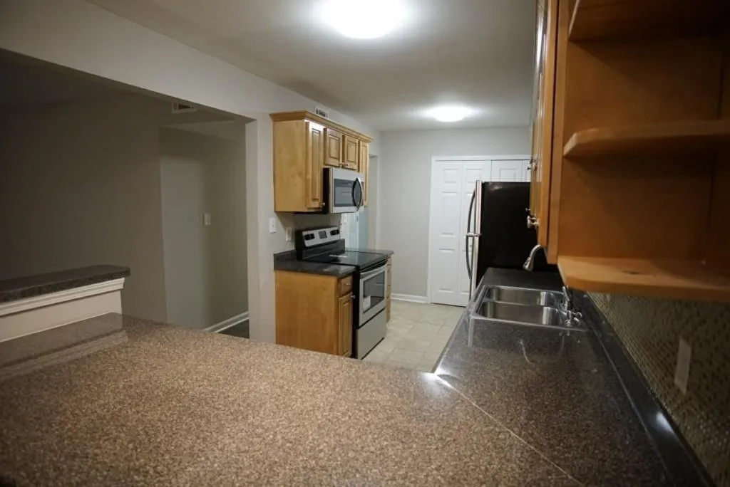 401 Brighton Point, Atlanta, Georgia 30328, 2 Bedrooms Bedrooms, ,2 BathroomsBathrooms,Residential,Sold,401 Brighton Point,5938495