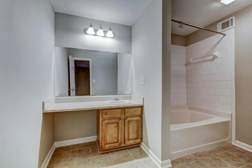 401 Brighton Point, Atlanta, Georgia 30328, 2 Bedrooms Bedrooms, ,2 BathroomsBathrooms,Residential,Sold,401 Brighton Point,5938495