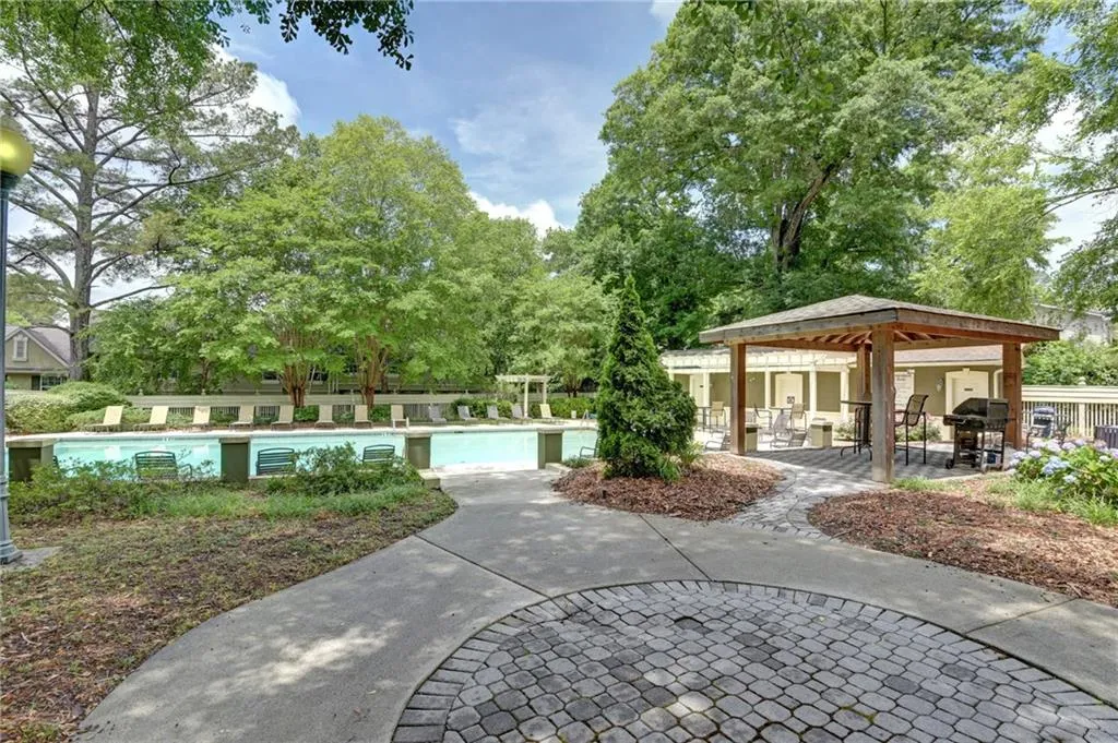 6900 Roswell Road Unit H3, Sandy Springs, Georgia 30328, 3 Bedrooms Bedrooms, ,2 BathroomsBathrooms,Residential,Sold,6900 Roswell Road Unit H3,6015674