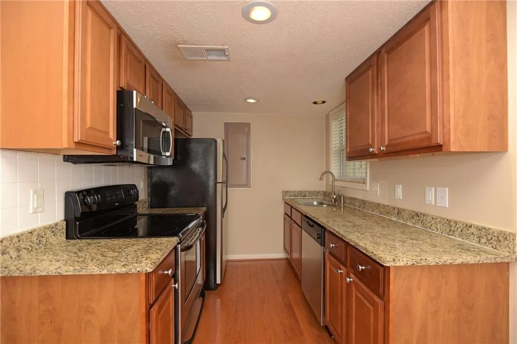6900 Roswell Road Unit H3, Sandy Springs, Georgia 30328, 3 Bedrooms Bedrooms, ,2 BathroomsBathrooms,Residential,Sold,6900 Roswell Road Unit H3,6015674
