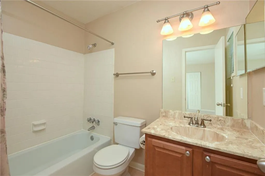 6900 Roswell Road Unit H3, Sandy Springs, Georgia 30328, 3 Bedrooms Bedrooms, ,2 BathroomsBathrooms,Residential,Sold,6900 Roswell Road Unit H3,6015674