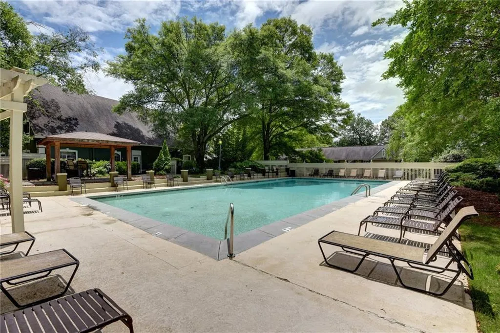 6900 Roswell Road Unit H3, Sandy Springs, Georgia 30328, 3 Bedrooms Bedrooms, ,2 BathroomsBathrooms,Residential,Sold,6900 Roswell Road Unit H3,6015674