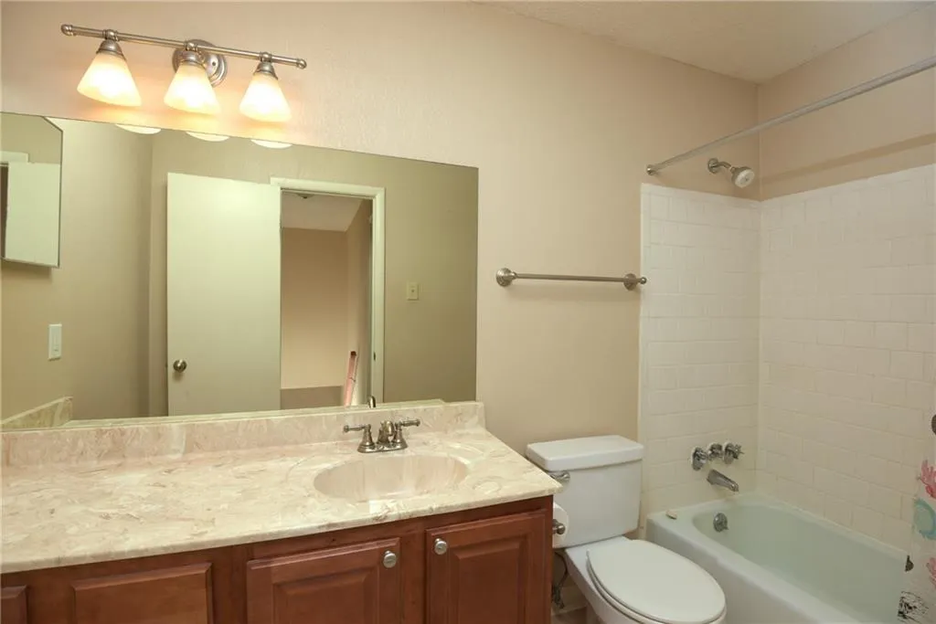 6900 Roswell Road Unit H3, Sandy Springs, Georgia 30328, 3 Bedrooms Bedrooms, ,2 BathroomsBathrooms,Residential,Sold,6900 Roswell Road Unit H3,6015674