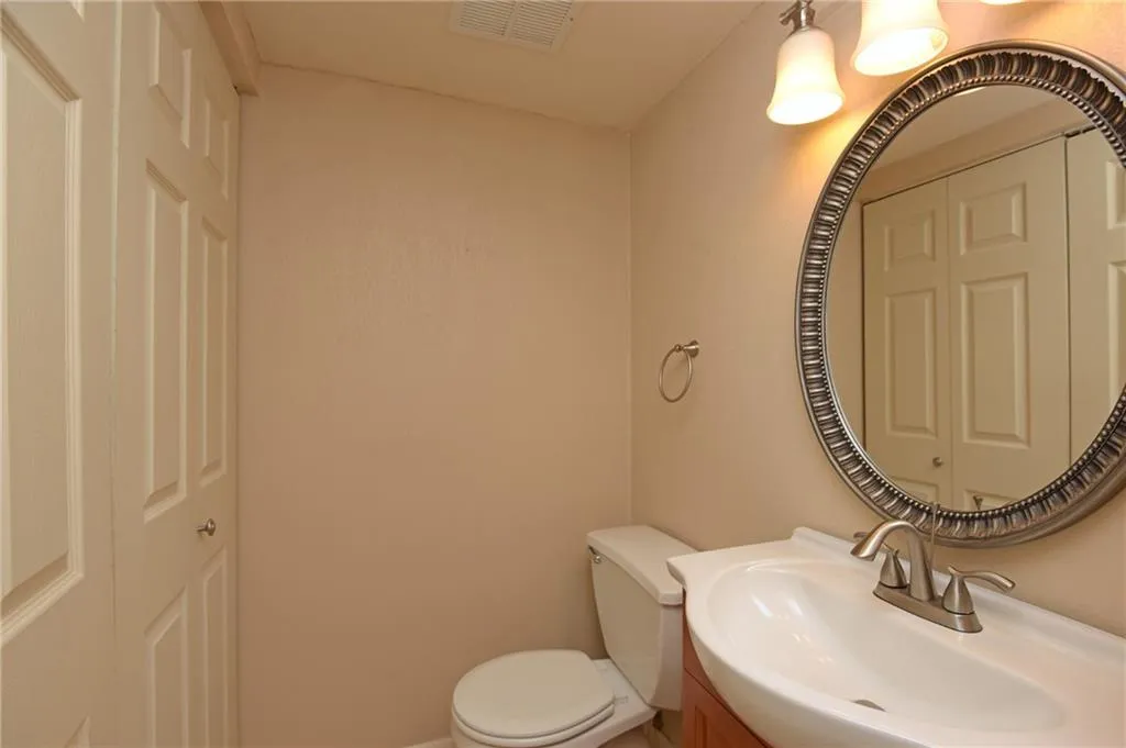 6900 Roswell Road Unit H3, Sandy Springs, Georgia 30328, 3 Bedrooms Bedrooms, ,2 BathroomsBathrooms,Residential,Sold,6900 Roswell Road Unit H3,6015674