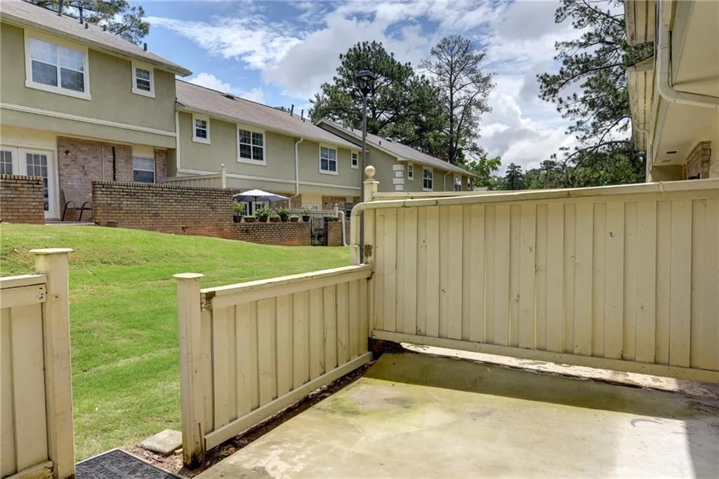 6900 Roswell Road Unit H3, Sandy Springs, Georgia 30328, 3 Bedrooms Bedrooms, ,2 BathroomsBathrooms,Residential,Sold,6900 Roswell Road Unit H3,6015674