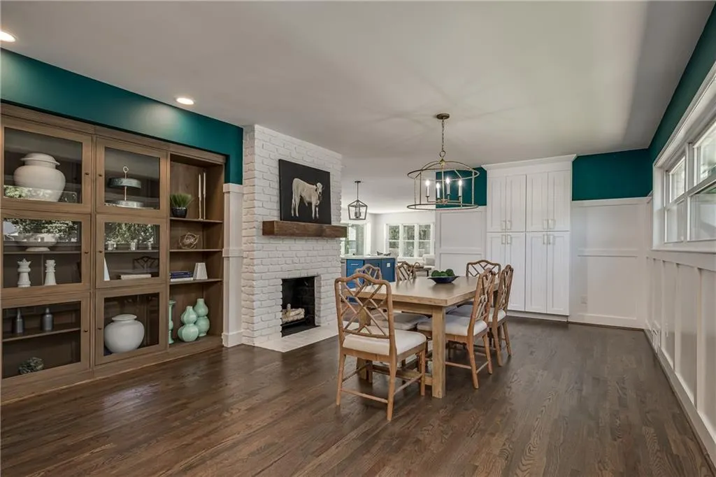 705 Glenforest Road, Atlanta, Georgia 30328, 4 Bedrooms Bedrooms, ,3 BathroomsBathrooms,Residential,Sold,705 Glenforest Road,6878599