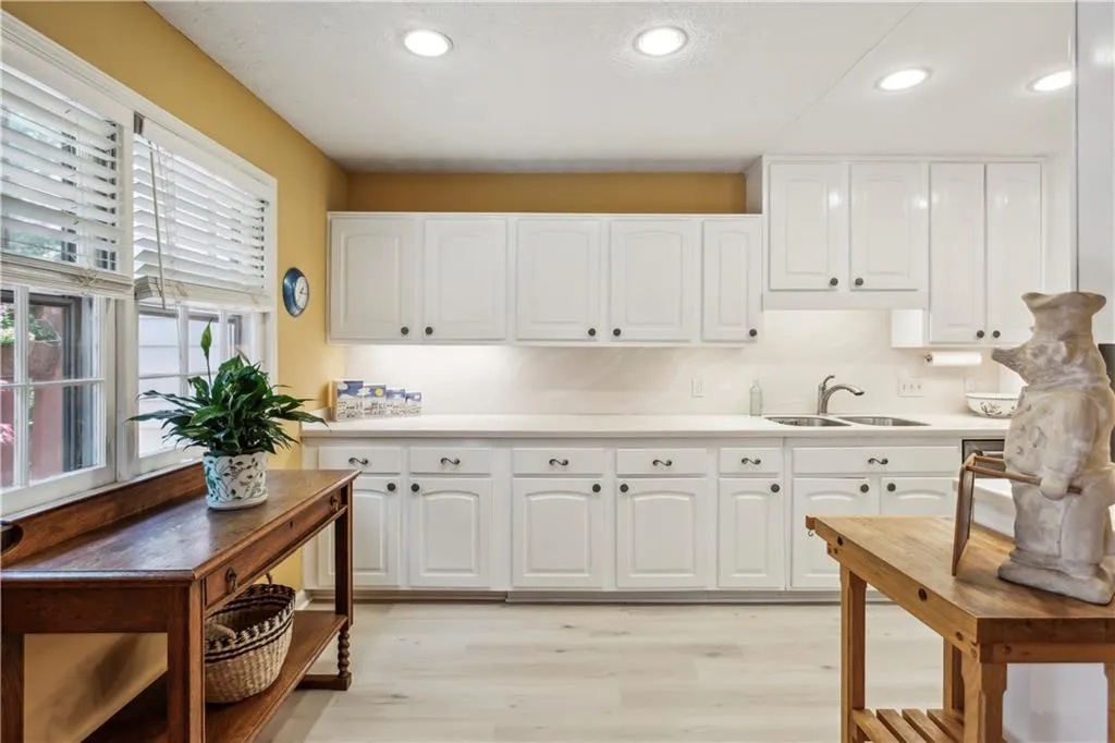 1004 Dunwoody Chace, Atlanta, Georgia 30328, 3 Bedrooms Bedrooms, ,3 BathroomsBathrooms,Residential,Sold,1004 Dunwoody Chace,7400208