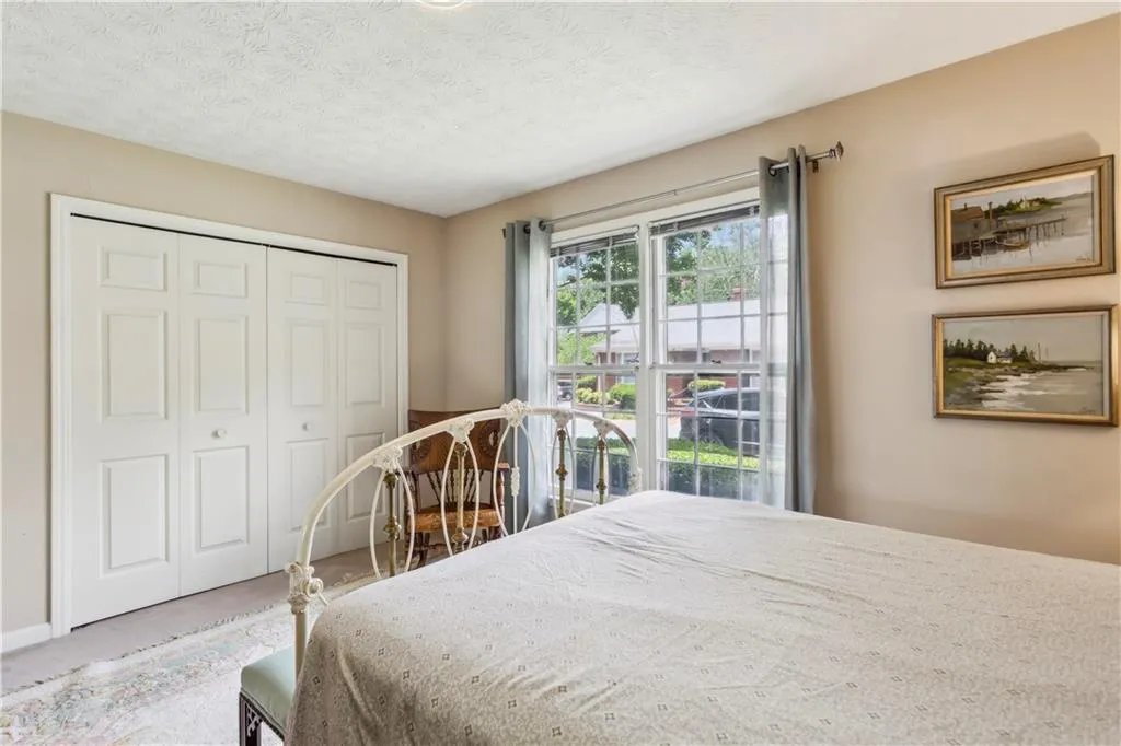 1004 Dunwoody Chace, Atlanta, Georgia 30328, 3 Bedrooms Bedrooms, ,3 BathroomsBathrooms,Residential,Sold,1004 Dunwoody Chace,7400208