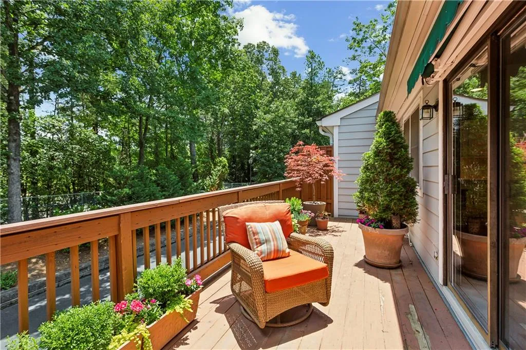 1004 Dunwoody Chace, Atlanta, Georgia 30328, 3 Bedrooms Bedrooms, ,3 BathroomsBathrooms,Residential,Sold,1004 Dunwoody Chace,7400208