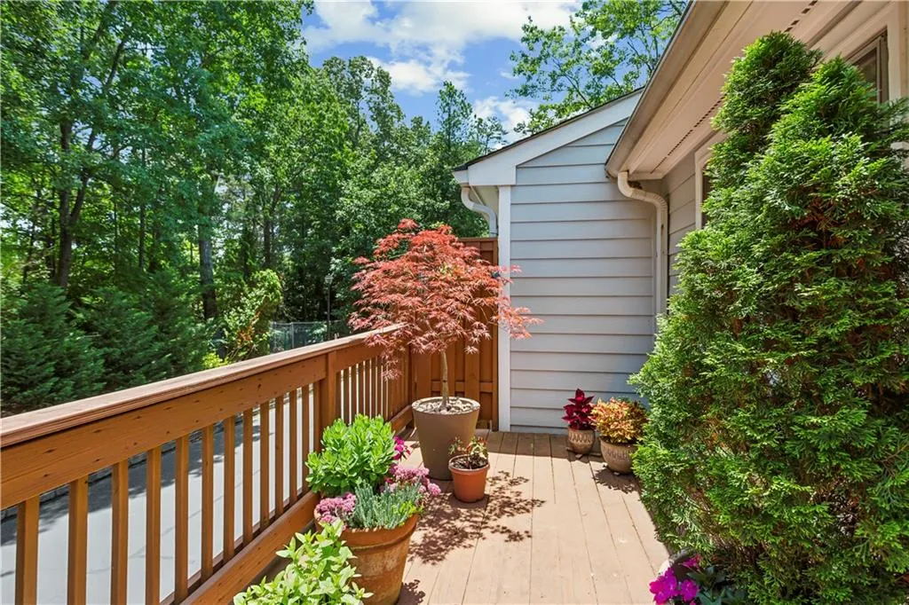 1004 Dunwoody Chace, Atlanta, Georgia 30328, 3 Bedrooms Bedrooms, ,3 BathroomsBathrooms,Residential,Sold,1004 Dunwoody Chace,7400208