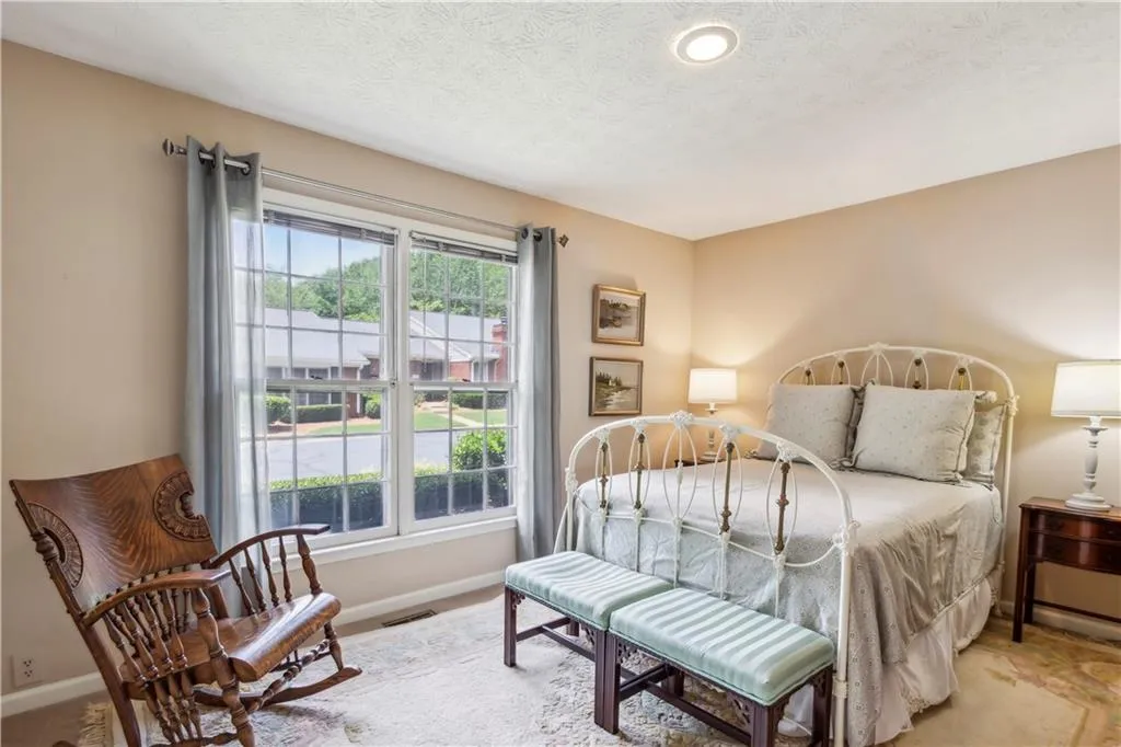 1004 Dunwoody Chace, Atlanta, Georgia 30328, 3 Bedrooms Bedrooms, ,3 BathroomsBathrooms,Residential,Sold,1004 Dunwoody Chace,7400208