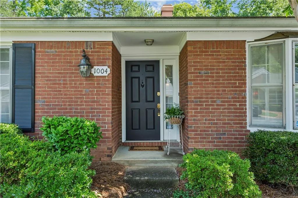 1004 Dunwoody Chace, Atlanta, Georgia 30328, 3 Bedrooms Bedrooms, ,3 BathroomsBathrooms,Residential,Sold,1004 Dunwoody Chace,7400208