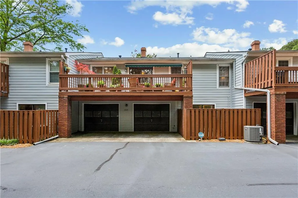 1004 Dunwoody Chace, Atlanta, Georgia 30328, 3 Bedrooms Bedrooms, ,3 BathroomsBathrooms,Residential,Sold,1004 Dunwoody Chace,7400208