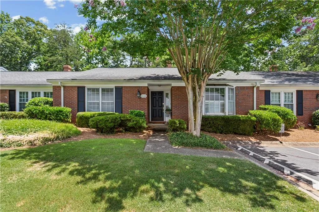 1004 Dunwoody Chace, Atlanta, Georgia 30328, 3 Bedrooms Bedrooms, ,3 BathroomsBathrooms,Residential,Sold,1004 Dunwoody Chace,7400208