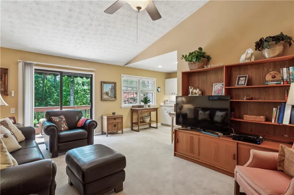 1004 Dunwoody Chace, Atlanta, Georgia 30328, 3 Bedrooms Bedrooms, ,3 BathroomsBathrooms,Residential,Sold,1004 Dunwoody Chace,7400208