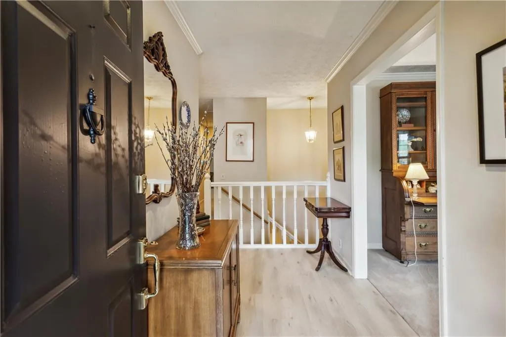 1004 Dunwoody Chace, Atlanta, Georgia 30328, 3 Bedrooms Bedrooms, ,3 BathroomsBathrooms,Residential,Sold,1004 Dunwoody Chace,7400208