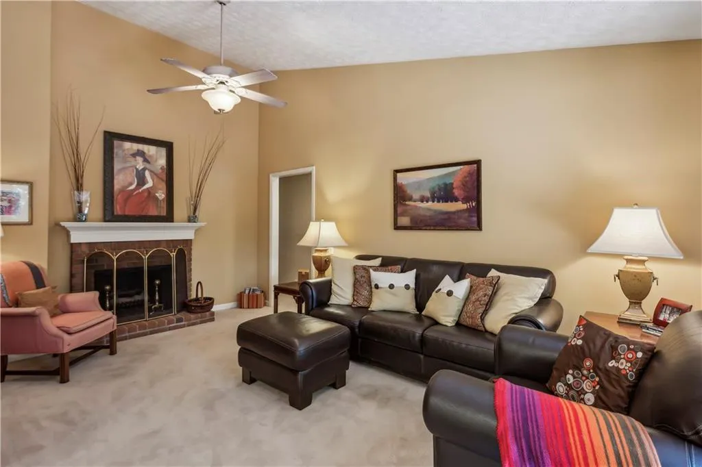 1004 Dunwoody Chace, Atlanta, Georgia 30328, 3 Bedrooms Bedrooms, ,3 BathroomsBathrooms,Residential,Sold,1004 Dunwoody Chace,7400208