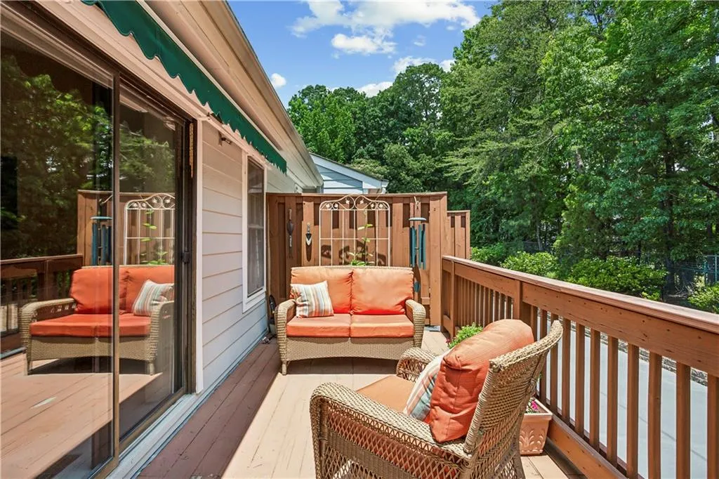 1004 Dunwoody Chace, Atlanta, Georgia 30328, 3 Bedrooms Bedrooms, ,3 BathroomsBathrooms,Residential,Sold,1004 Dunwoody Chace,7400208