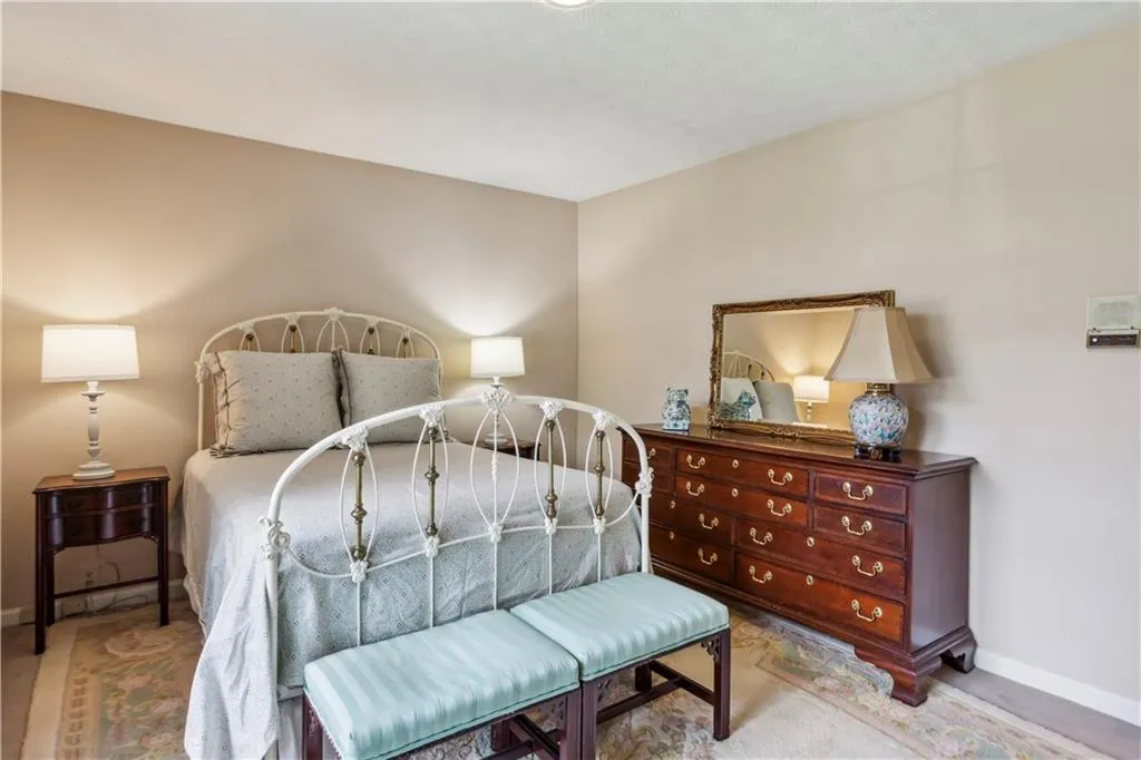 1004 Dunwoody Chace, Atlanta, Georgia 30328, 3 Bedrooms Bedrooms, ,3 BathroomsBathrooms,Residential,Sold,1004 Dunwoody Chace,7400208