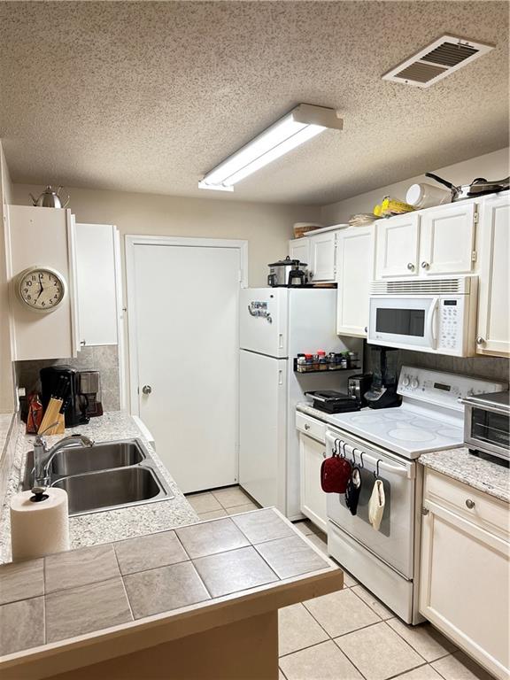 6308 Santa Fe Parkway, Atlanta, Georgia 30350, 2 Bedrooms Bedrooms, ,2 BathroomsBathrooms,Residential,Sold,6308 Santa Fe Parkway,7259700