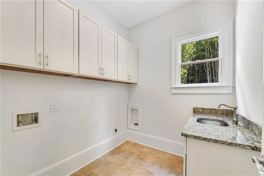 671 Windsor Parkway, Sandy Springs, Georgia 30342, 7 Bedrooms Bedrooms, ,5 BathroomsBathrooms,Residential,Sold,671 Windsor Parkway,7080784