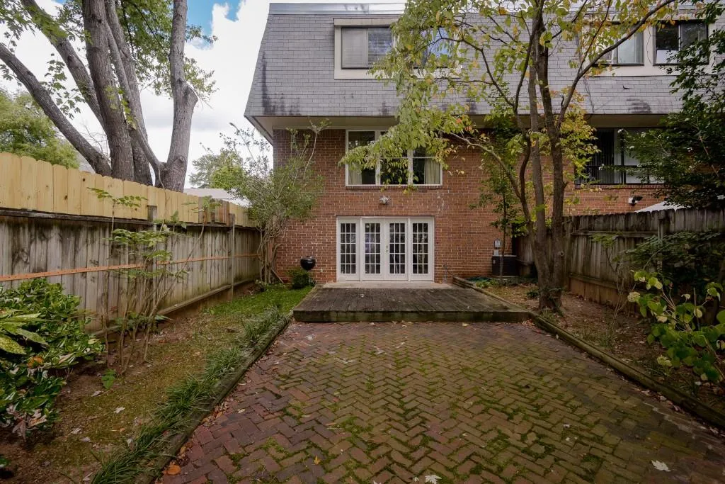 145 Northwood Drive Unit P-12, Atlanta, Georgia 30342, 3 Bedrooms Bedrooms, ,2 BathroomsBathrooms,Residential,Sold,145 Northwood Drive Unit P-12,5767231