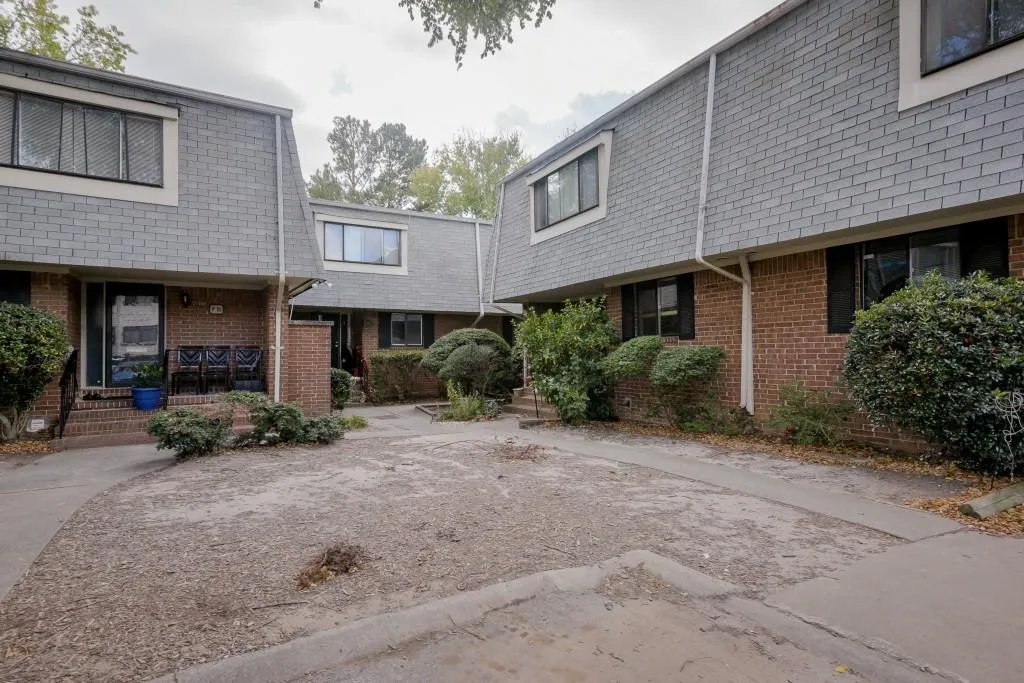 145 Northwood Drive Unit P-12, Atlanta, Georgia 30342, 3 Bedrooms Bedrooms, ,2 BathroomsBathrooms,Residential,Sold,145 Northwood Drive Unit P-12,5767231