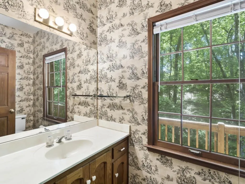 120 Classic Cove, Sandy Springs, Georgia 30350, 6 Bedrooms Bedrooms, ,4 BathroomsBathrooms,Residential,Sold,120 Classic Cove,6877039