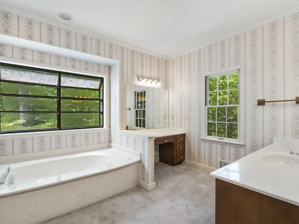 120 Classic Cove, Sandy Springs, Georgia 30350, 6 Bedrooms Bedrooms, ,4 BathroomsBathrooms,Residential,Sold,120 Classic Cove,6877039