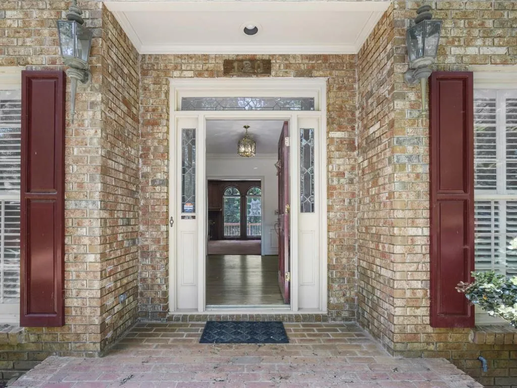 120 Classic Cove, Sandy Springs, Georgia 30350, 6 Bedrooms Bedrooms, ,4 BathroomsBathrooms,Residential,Sold,120 Classic Cove,6877039