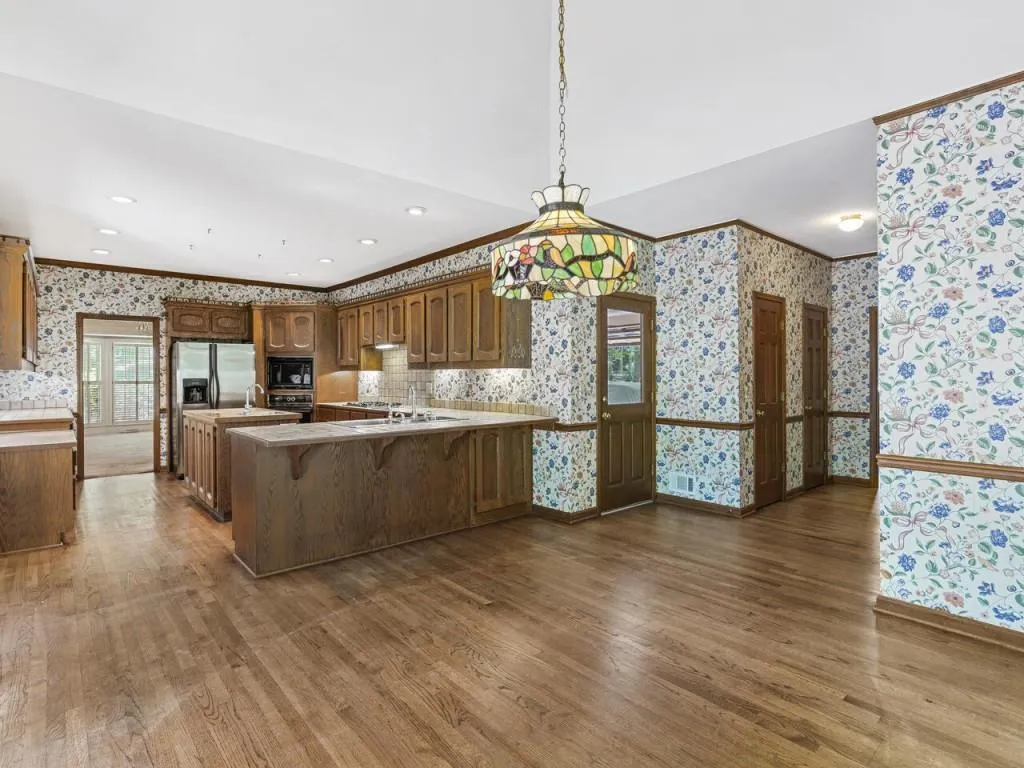 120 Classic Cove, Sandy Springs, Georgia 30350, 6 Bedrooms Bedrooms, ,4 BathroomsBathrooms,Residential,Sold,120 Classic Cove,6877039